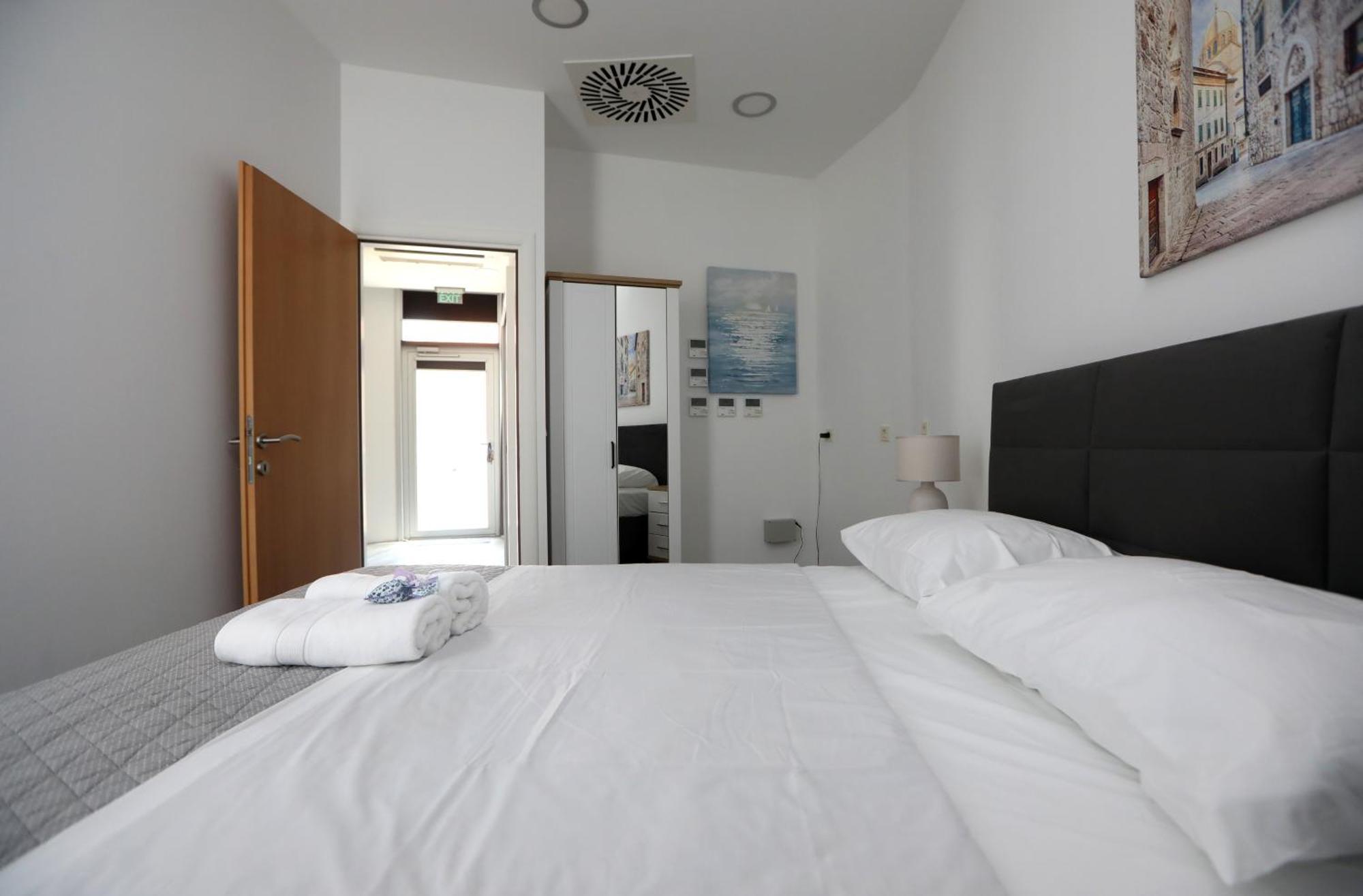 D R Apartments Σίμπενικ Εξωτερικό φωτογραφία